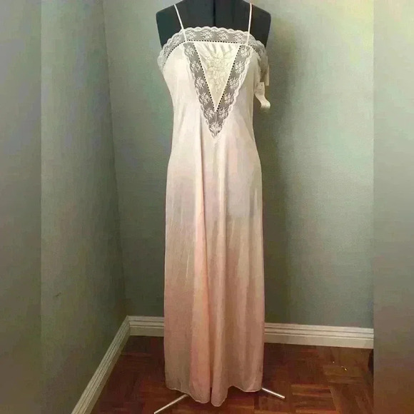 Vtg midcentury peach? Pink? nylon nightgown slip S-M? - Picture 2 of 9